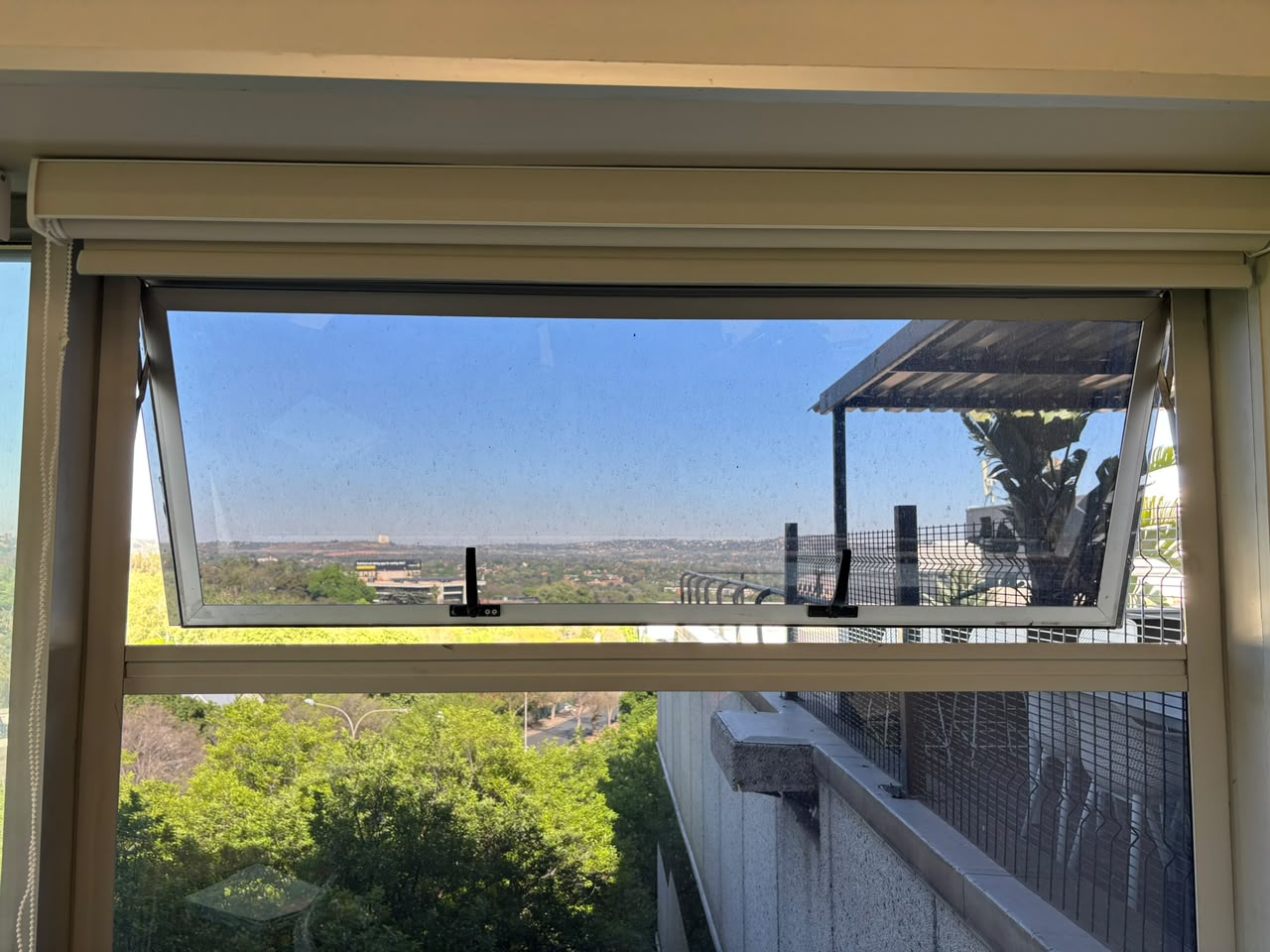 Screen roller blinds